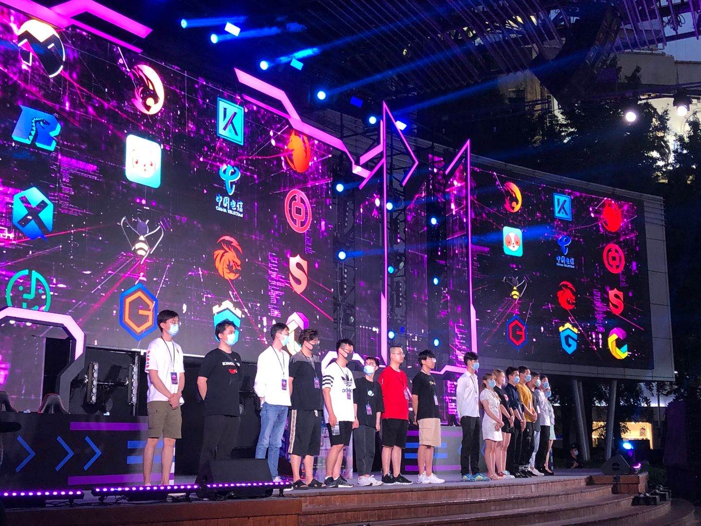 在他们共享 在他们共享