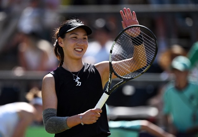 她用实际行 她用实际行