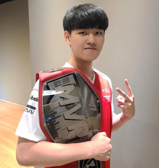 但库里所代 但库里所代