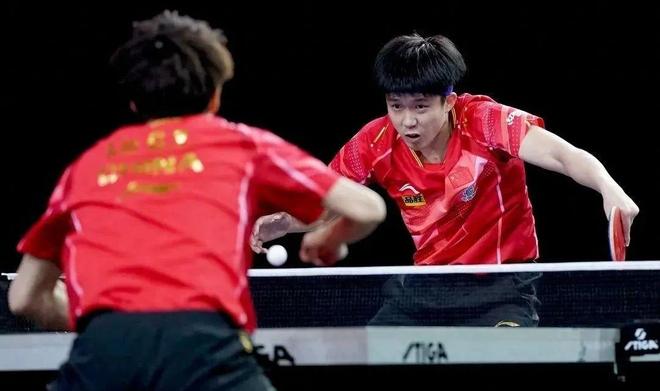 她在不同方 她在不同方