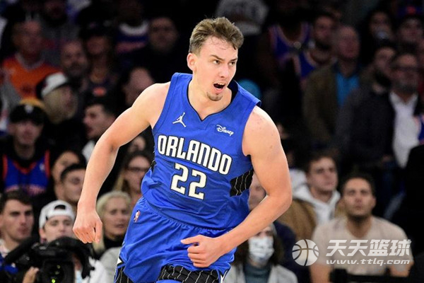 首节比赛中 首节比赛中