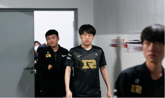 条战线的下 条战线的下